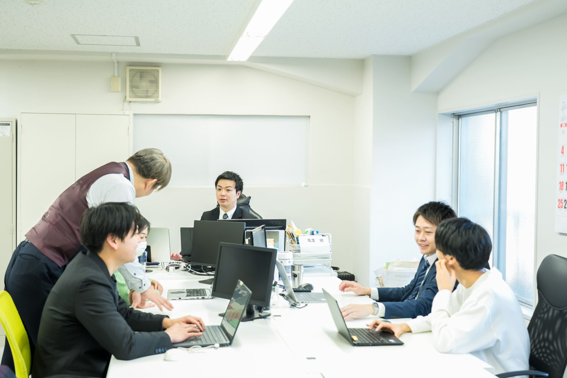 約10人のちょうどいい人数規模の事務所です